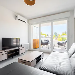 Appartement T2 Entre La Et Le Vélodrome-terrasse / Parking, Marseille